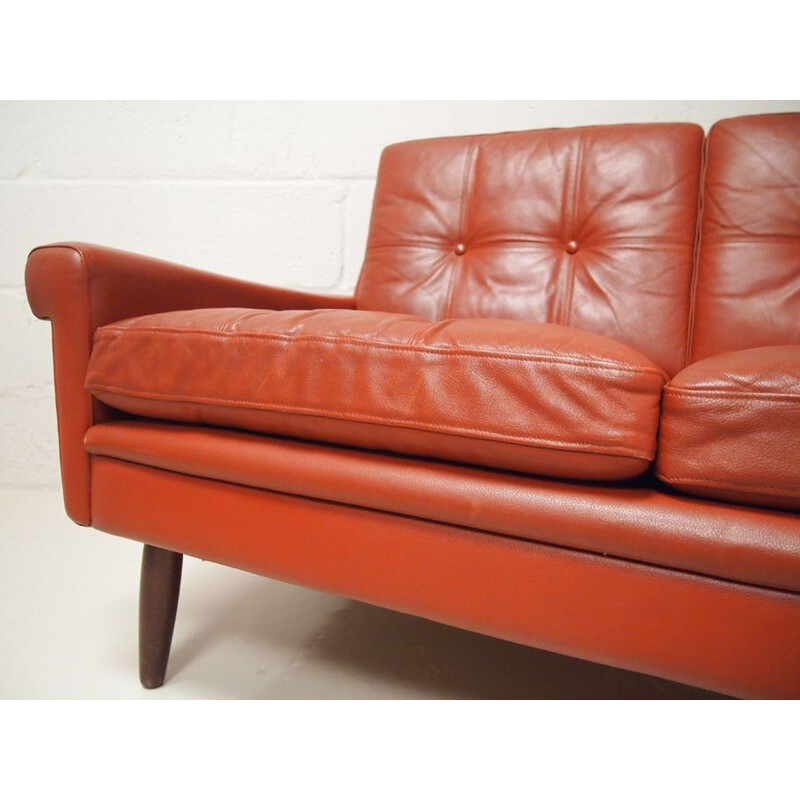 Canapé 3 places vintage en cuir rouge par Svend Skipper