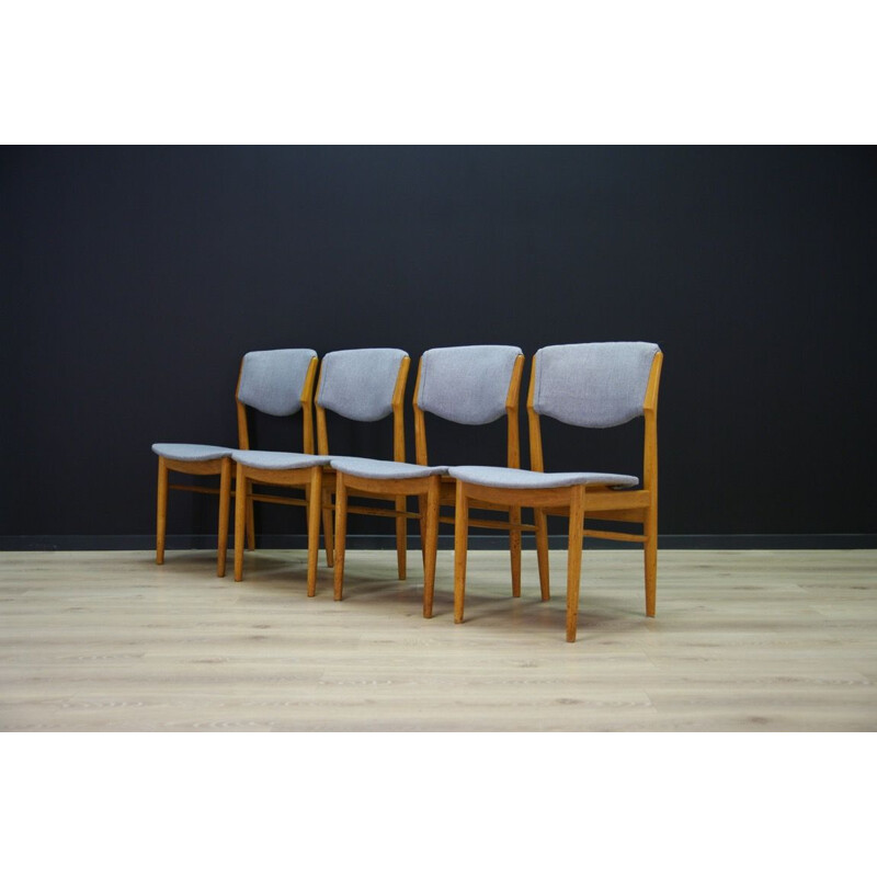 Suite de 4 chaises grises scandinaves