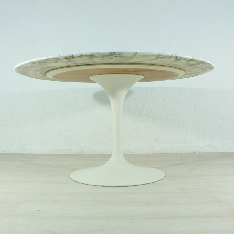 Vintage "Tulip" Dining Table by Eero Saarinen for Knoll International