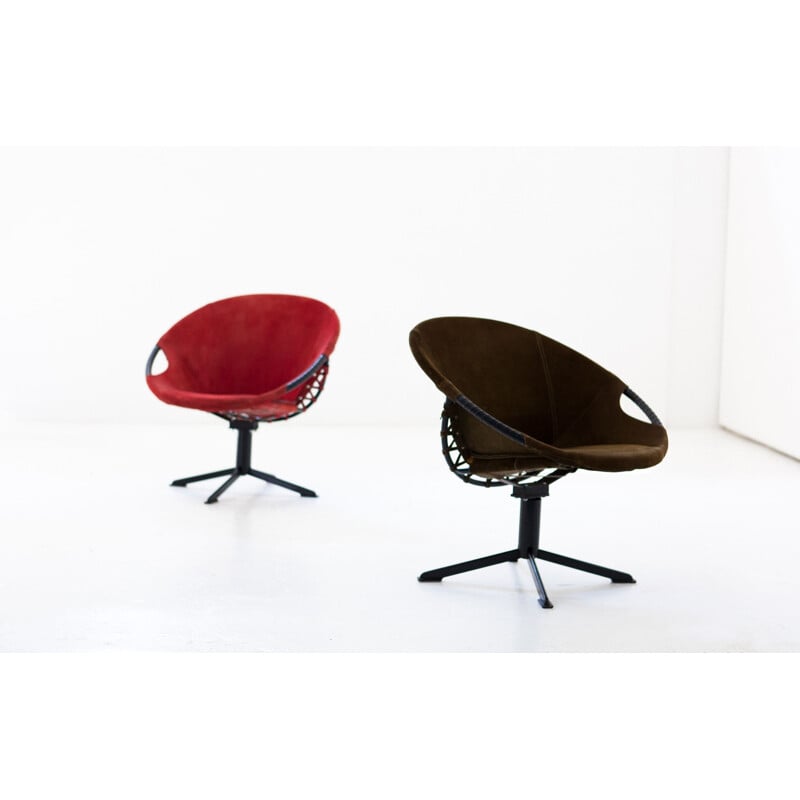 Set of 2 vintage lounge chairs in leather