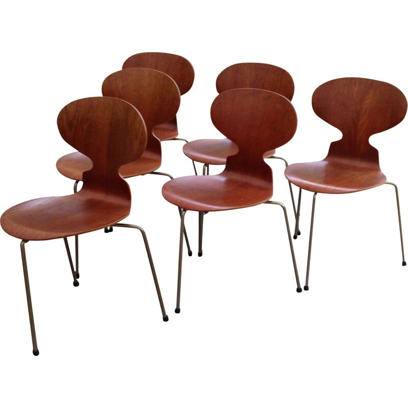 Ensemble de 6 chaises tripodes d'Arne Jacobsen