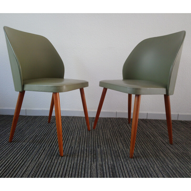 Suite de 2 chaises vintage tonneau en skai vert