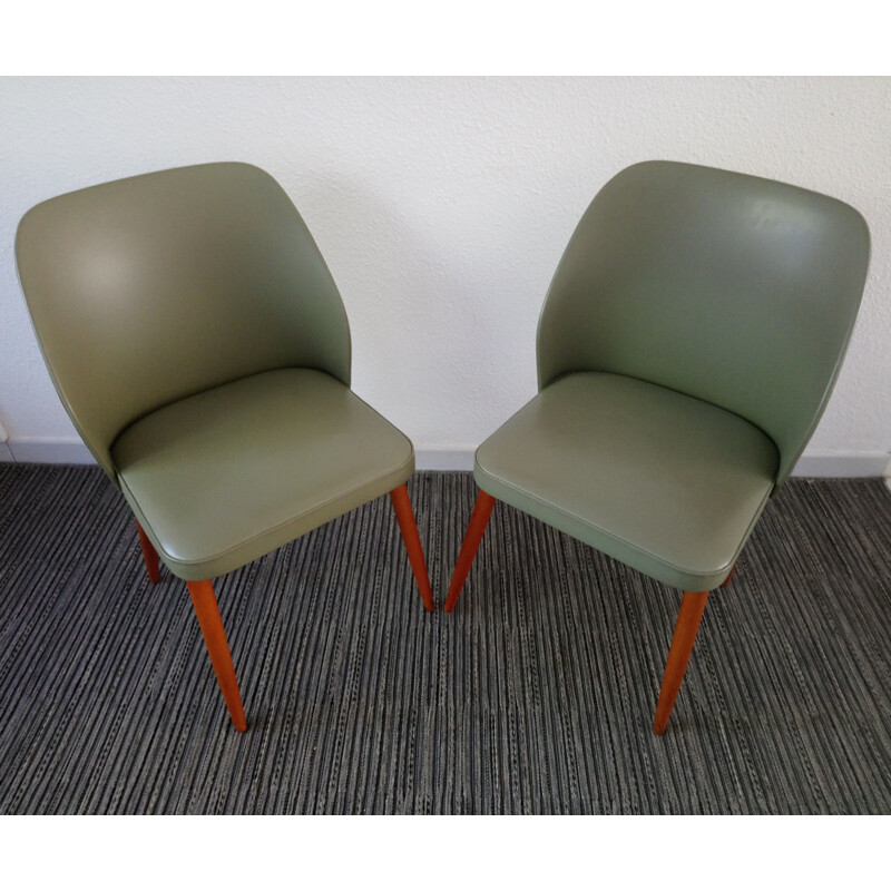 Suite de 2 chaises vintage tonneau en skai vert