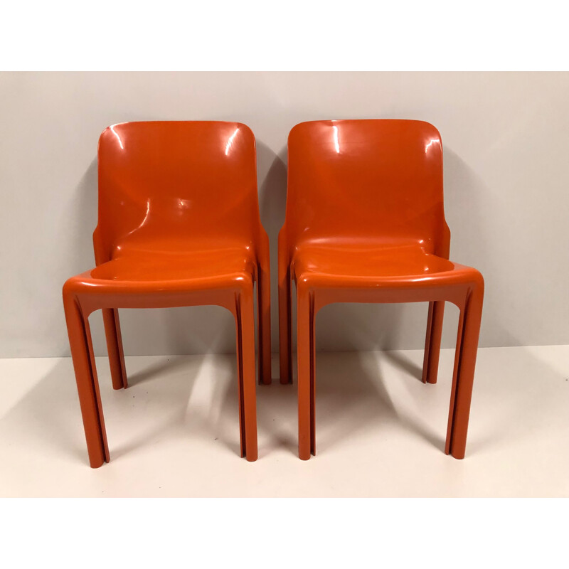 Suite de 2 chaises vintage oranges "Selene" par Vico Magistretti pour Artemide