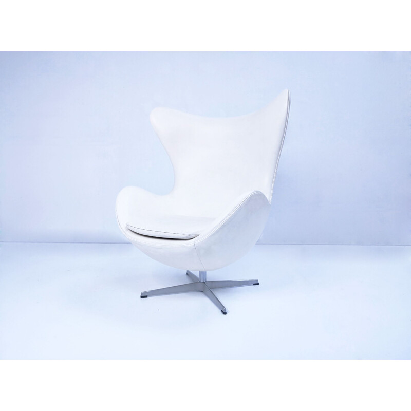 Vintage "Egg" chair  by Arne Jacobsen for Fritz Hansen