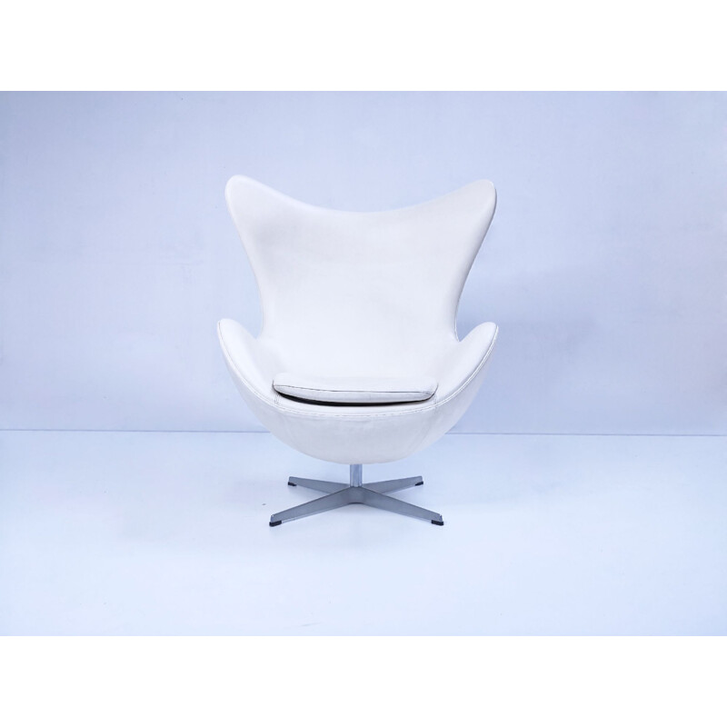 Vintage "Egg" chair  by Arne Jacobsen for Fritz Hansen