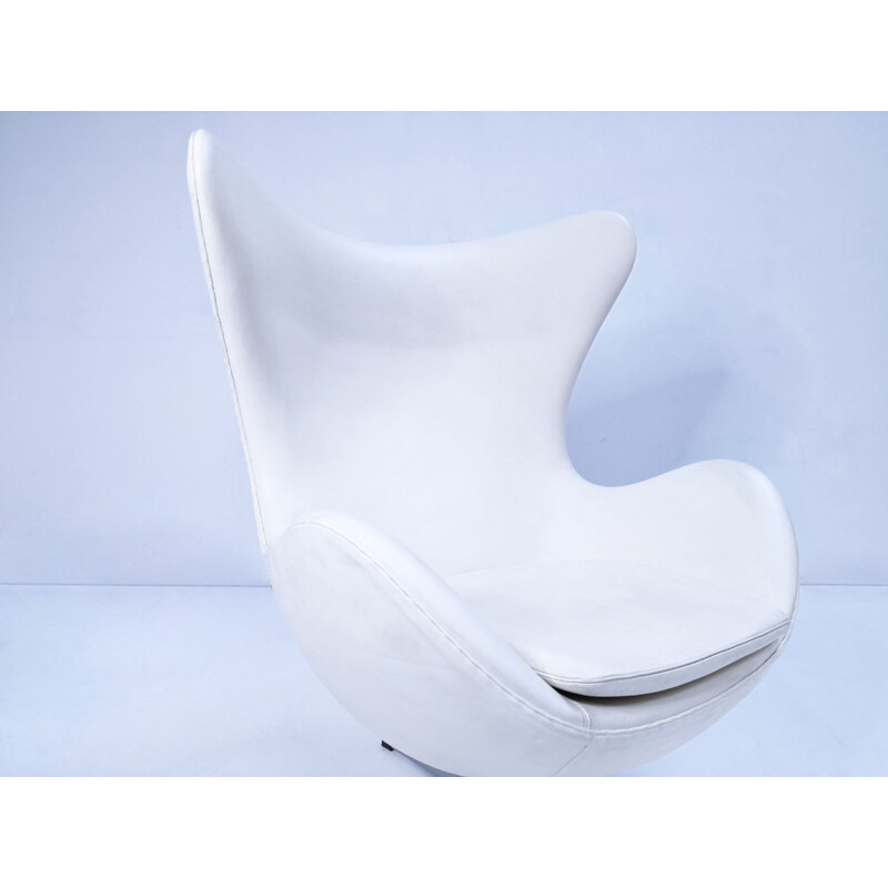 Vintage "Egg" chair  by Arne Jacobsen for Fritz Hansen