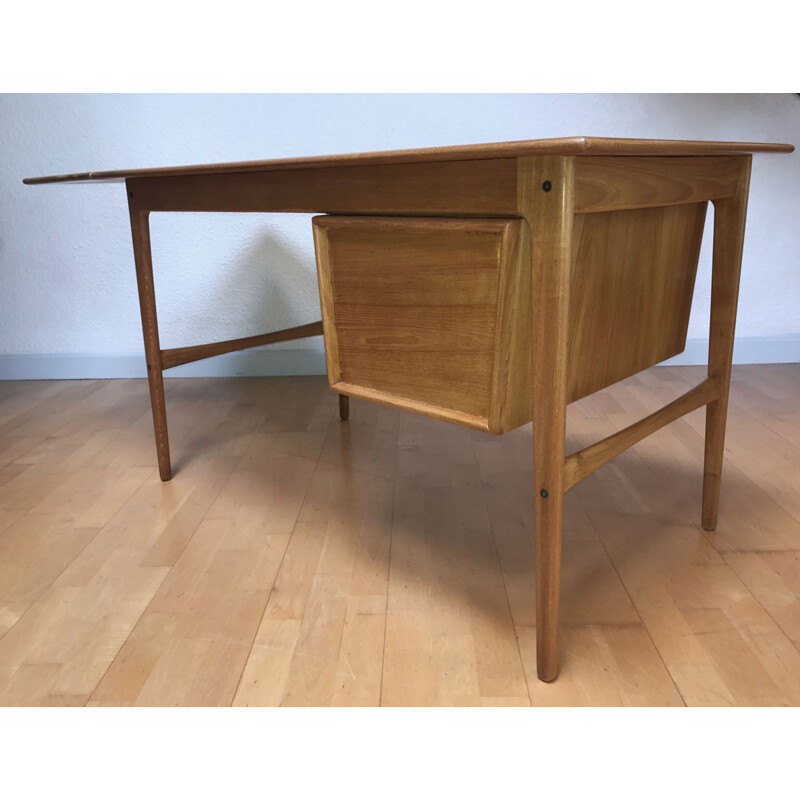 Bureau vintage en teck d'Arne Vodder