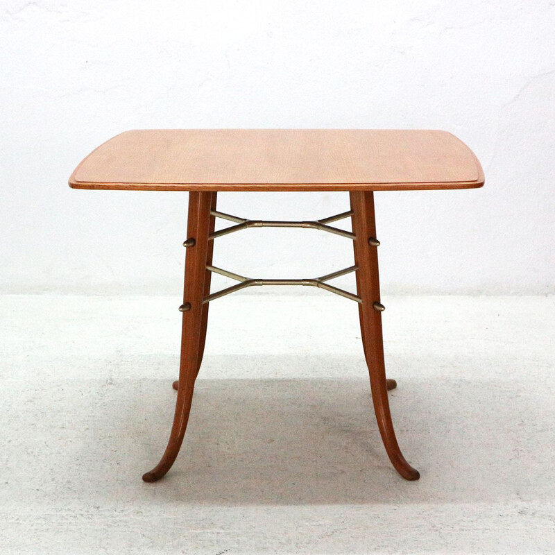 Mesa de centro vintage de madera de cerezo y latón