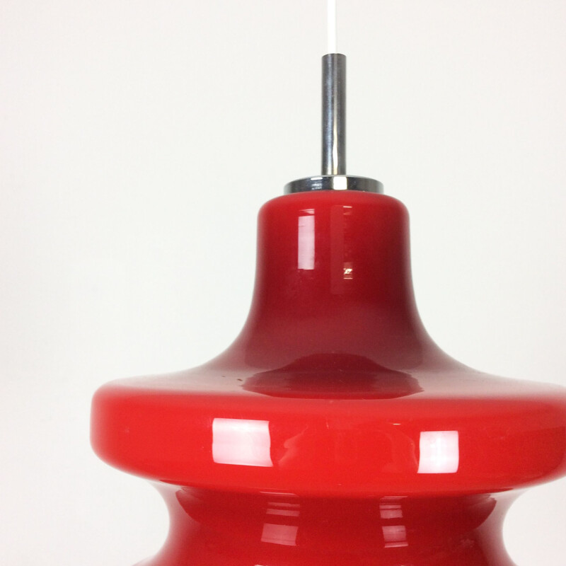 Lámpara de suspensión roja vintage de Peill y Pultzler, Alemania 1970