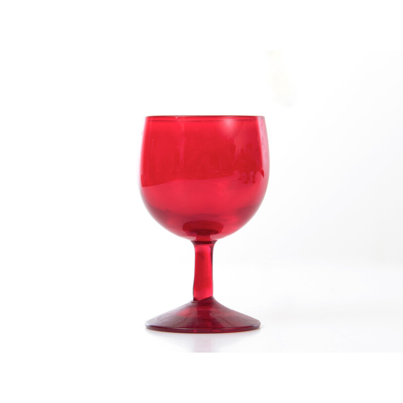 Suite de 9 verres à pieds rouges par Kosta Boda