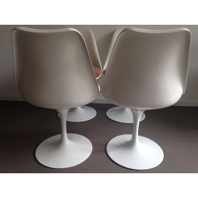 Set of 4 vintage Tulip chairs by Eero Saarinen for Knoll