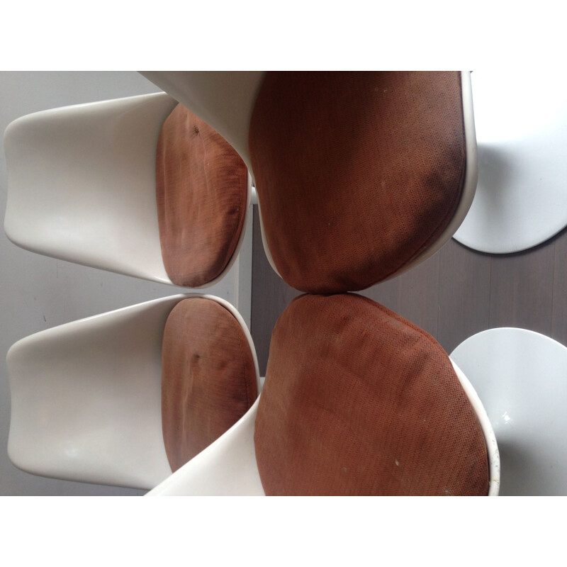 Set of 4 vintage Tulip chairs by Eero Saarinen for Knoll