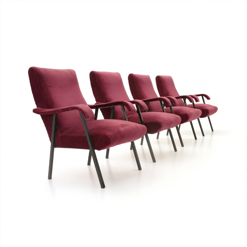 Suite de 4 fauteuils vintage italiens en velours rouge