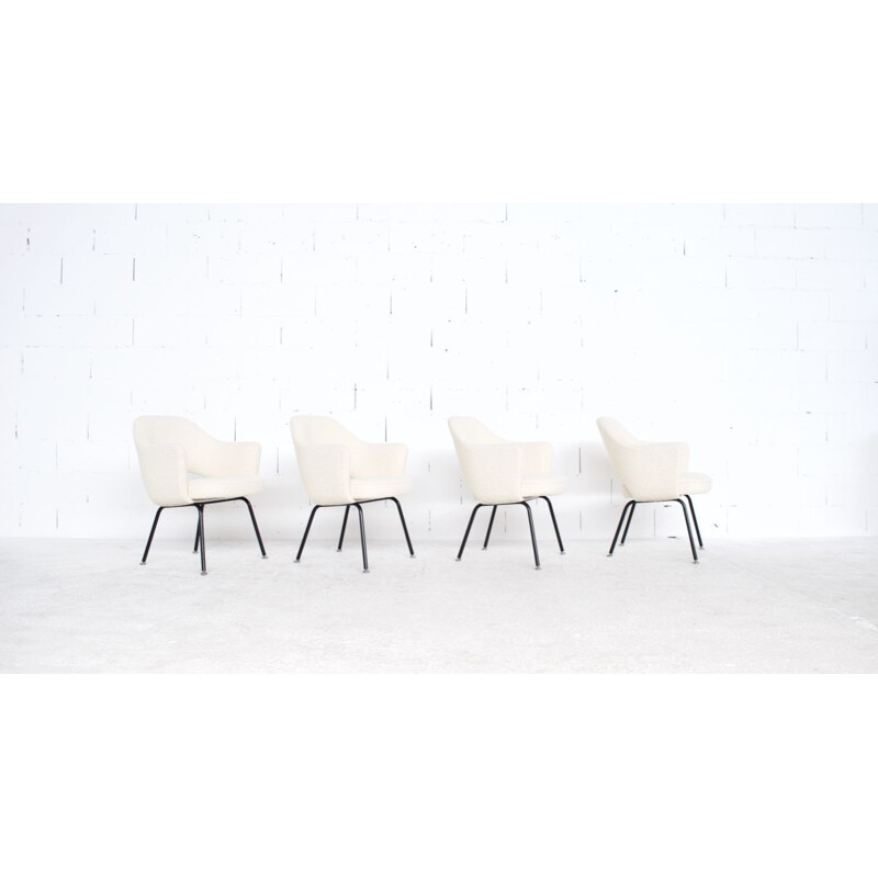 Set of 4 vintage armchairs "Executive" by Eero Saarinen for Knoll International