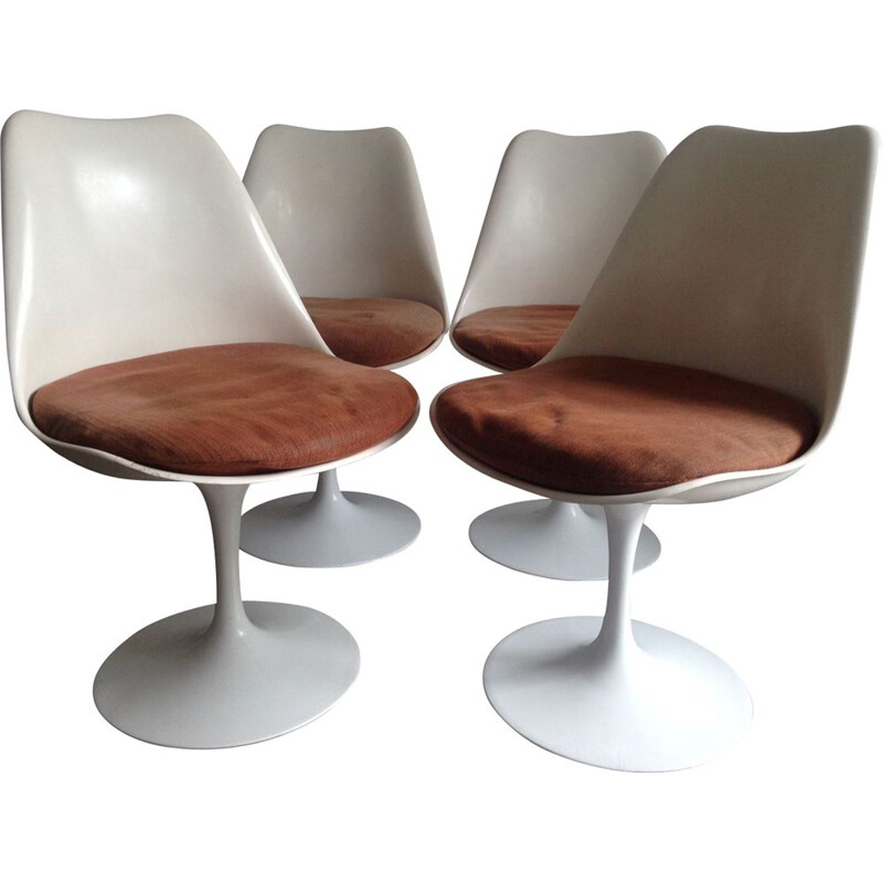 Set of 4 vintage Tulip chairs by Eero Saarinen for Knoll