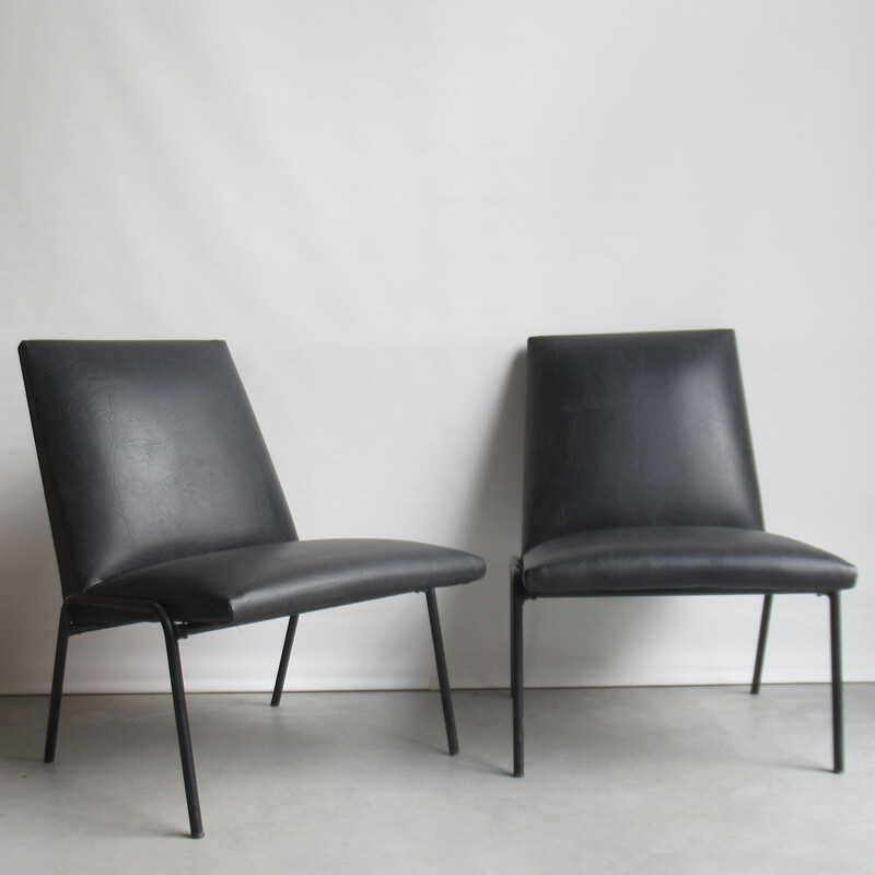 Pair of "Robert" chair by Pierre Guariche for Meurop