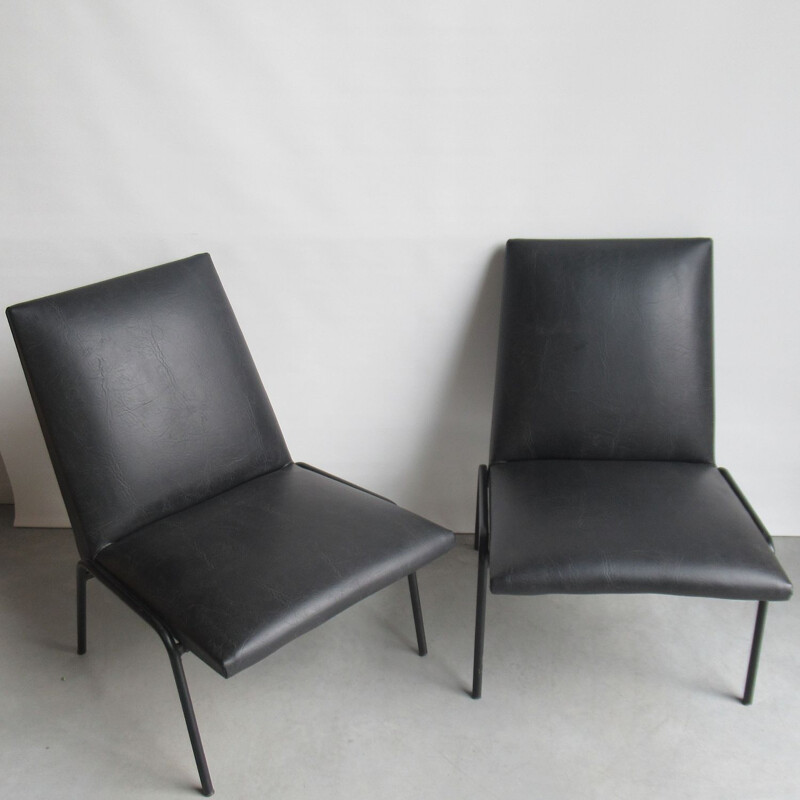 Pair of "Robert" chair by Pierre Guariche for Meurop