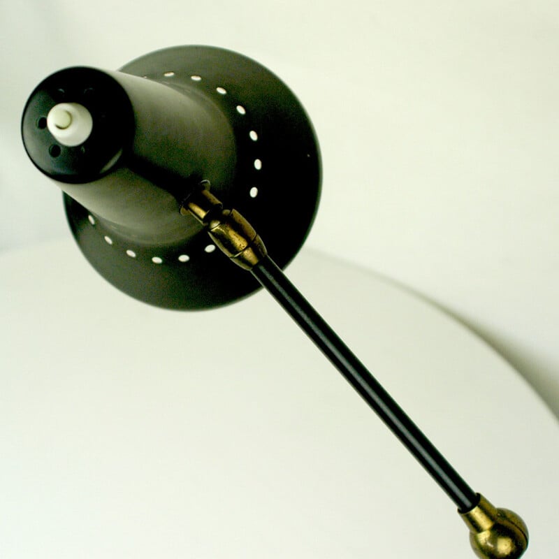 Lampe de bureau italienne noire vintage en laiton de Stilnovo, 1950
