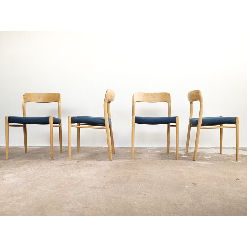 Suite de 4 chaises vintage scandinaves en chêne par Møller