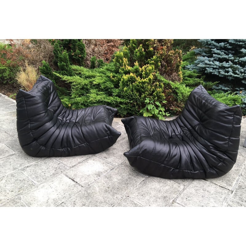 Suite de 2 fauteuils Togo vintage en cuir noir par Michel Ducaroy