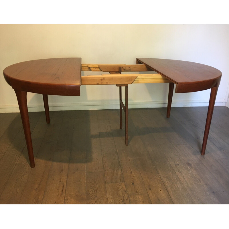 Large Table in rosewood by Ib Kofod Larsen for Faarup Møbelfabrik