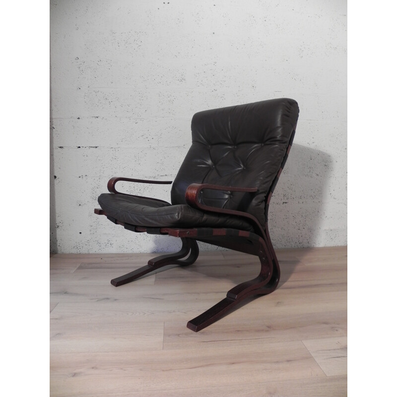 Paire de fauteuils scandinaves en cuir brun et bois, Ingmar RELLING - 1970