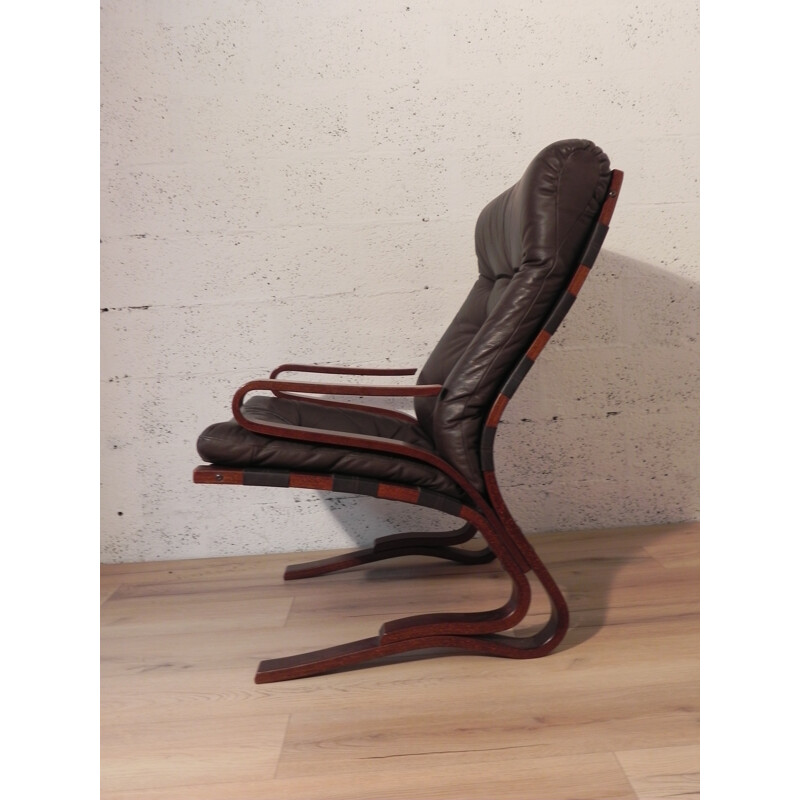 Paire de fauteuils scandinaves en cuir brun et bois, Ingmar RELLING - 1970