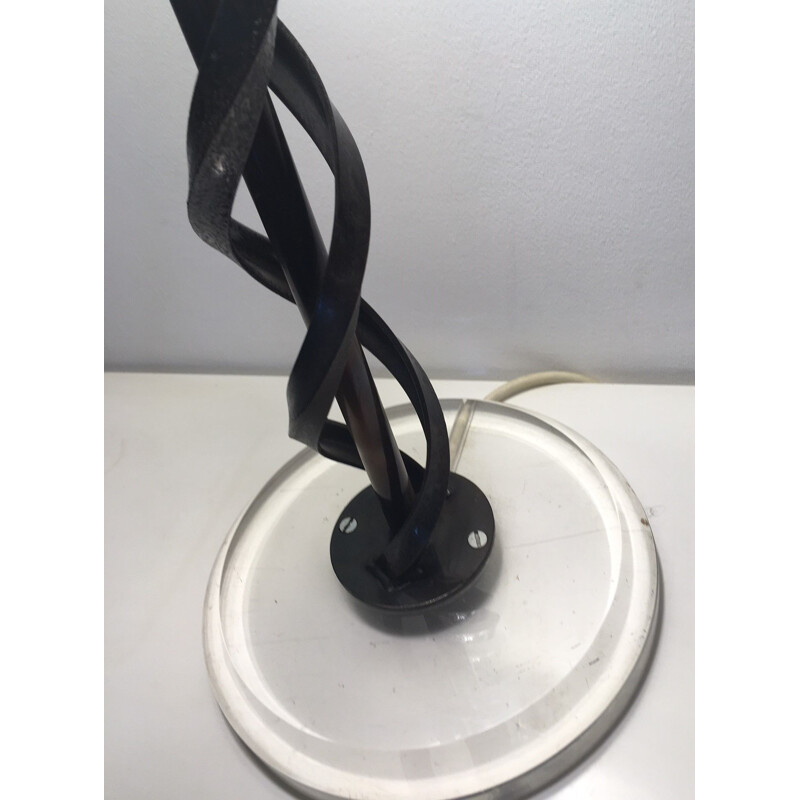 Lámpara de sobremesa escultural vintage de metal y plexiglás "DNA", Francia 1980