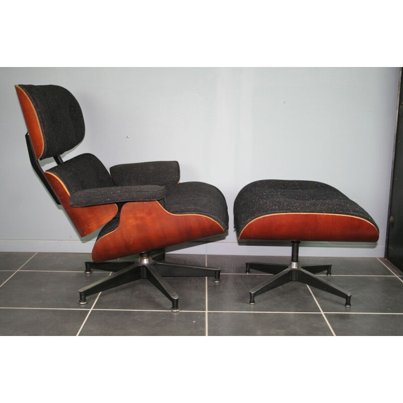 Lounge chair vintage en cerisier, recouvert de tissu noir, Eames pour Herman Miller