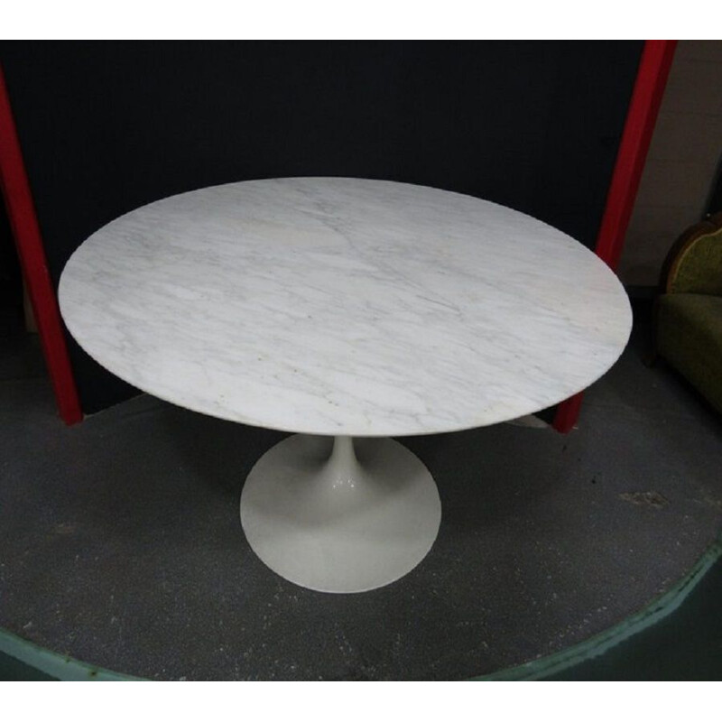 Vintage tulip Dining Table by Eero Saarinen for Knoll International