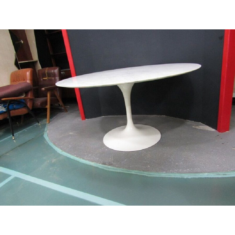 Vintage tulip Dining Table by Eero Saarinen for Knoll International