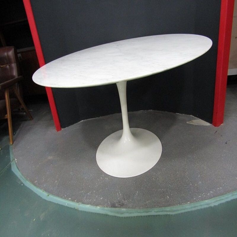 Vintage tulip Dining Table by Eero Saarinen for Knoll International