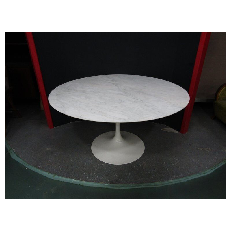 Vintage tulip Dining Table by Eero Saarinen for Knoll International