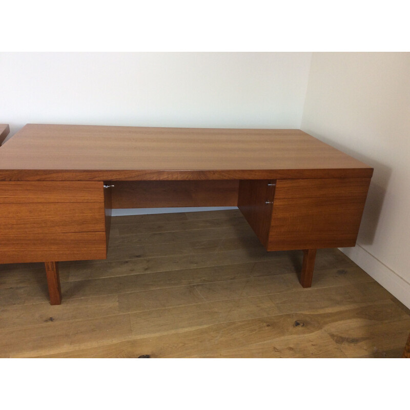 Vintage Teak Desks por Alfred Cox