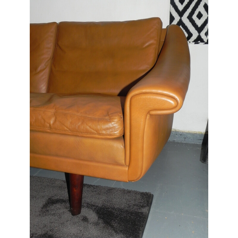 Scandinavian sofa in soft Havana leather - 1970s