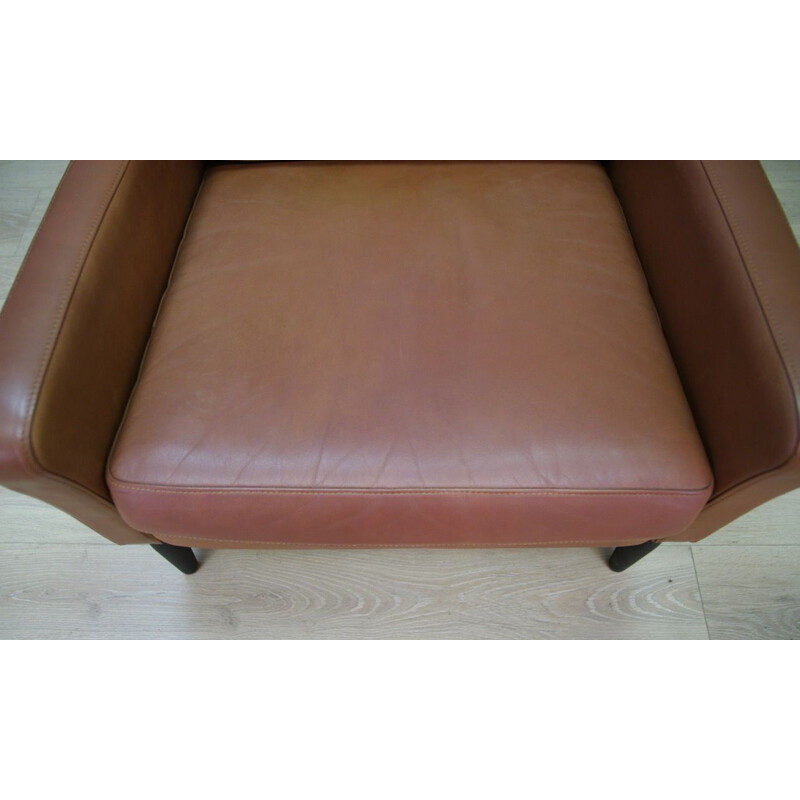 Vintage scandinavian armchair in leather 