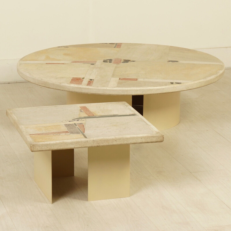 Suite de 2 Tables basses en pierre blanche de Paul Kingma