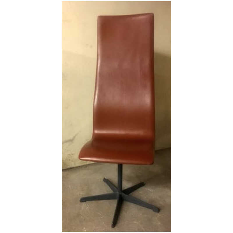 Vintage Oxford chair in leather by Arne Jacobsen 
