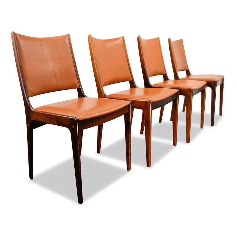 Série de 4 chaises de salle à manger en cuir vintage par Johannes Andersen