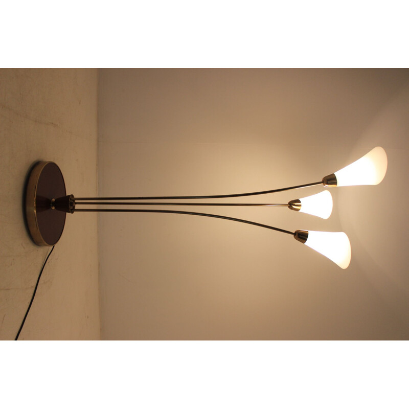 Vintage floor lamp in brass and opaline