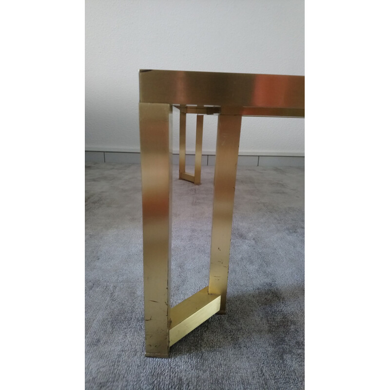 Table basse vintage italienne en métal doré et verre fumé