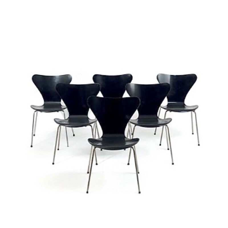 Suite de 6 chaises "3107" d'Arne Jacobsen pour Fritz Hansen