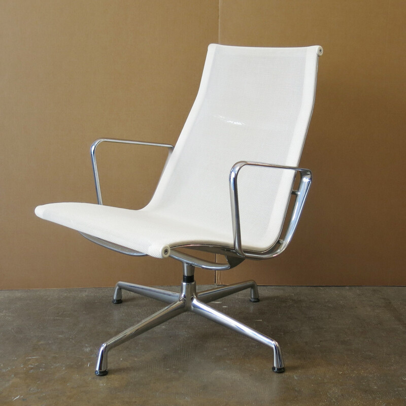 EA116 white Chair by Charles and Ray Eames for Vitra 