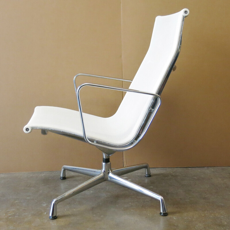 EA116 white Chair by Charles and Ray Eames for Vitra 