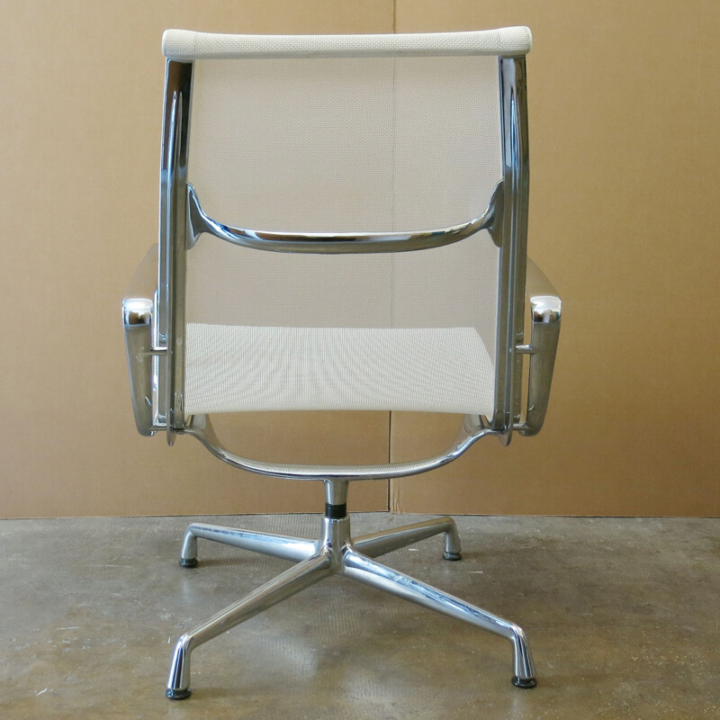 EA116 white Chair by Charles and Ray Eames for Vitra 