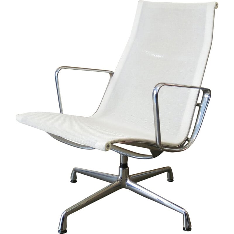 EA116 white Chair by Charles and Ray Eames for Vitra 