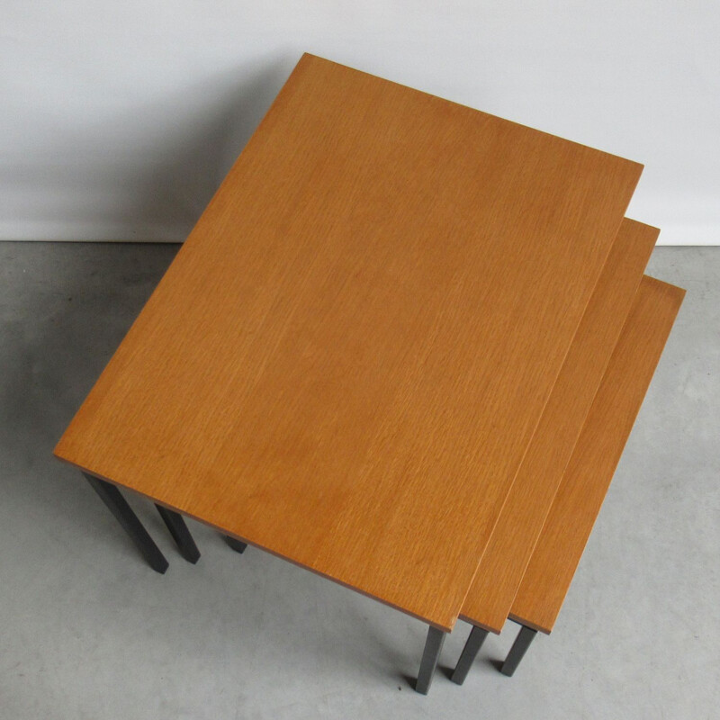 uite de 3 tables gigognes vintage Florence par Pierre Guariche pour Meurop