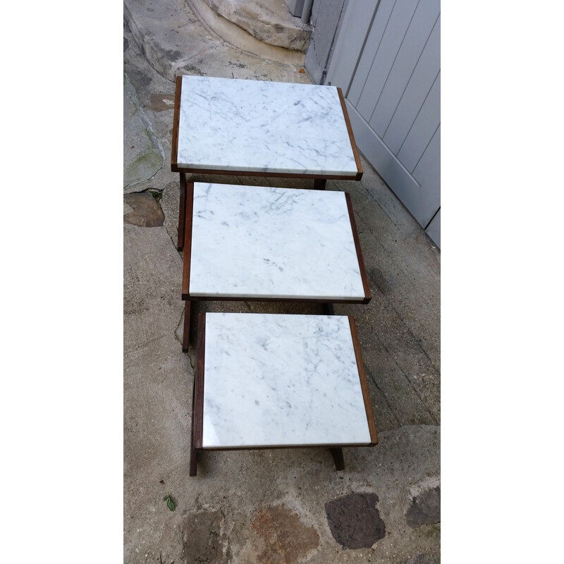 Suite de 3 tables gigognes vintage en palissandre et marbre de Carrare