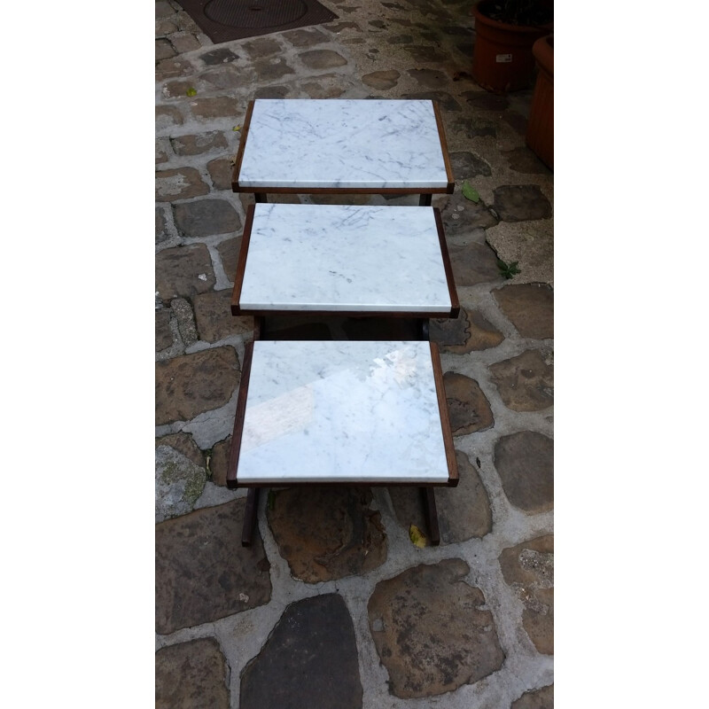 Suite de 3 tables gigognes vintage en palissandre et marbre de Carrare